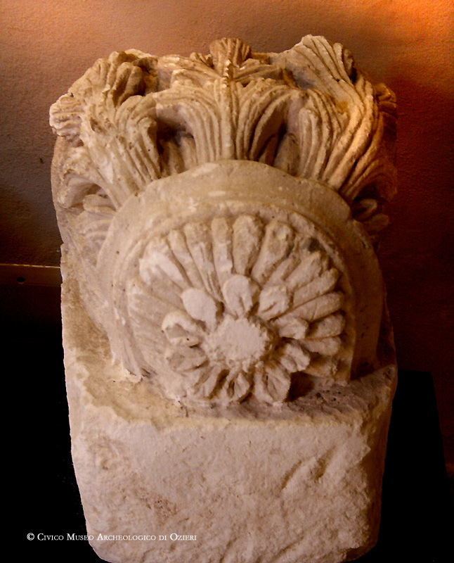 Museo Archeologico di Ozieri - Capitello gotico aragonese (corridoio).
