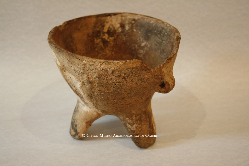 Museo Archeologico di Ozieri - Tripode del Calcolitico (Sala I).