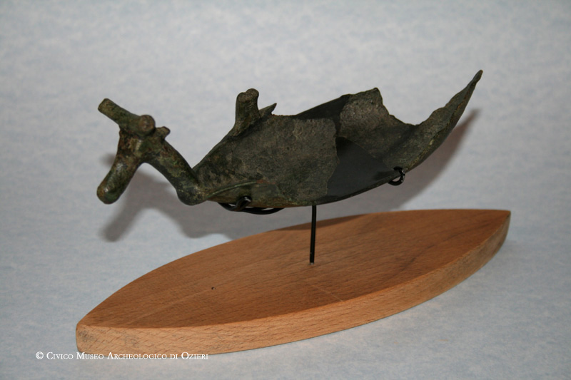 Museo Archeologico di Ozieri - Navicella nuragica -Sala II.