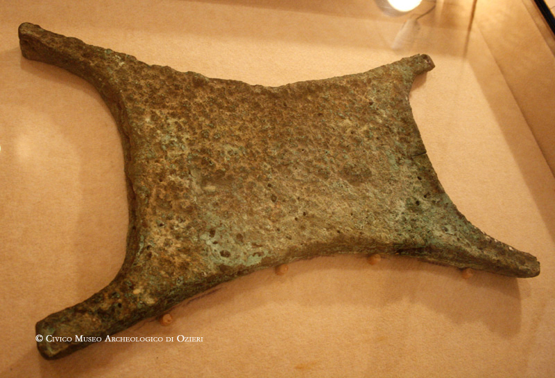 Museo Archeologico di Ozieri - Lingotto egeo cipriota in rame, da Bisarcio (Sala II).
