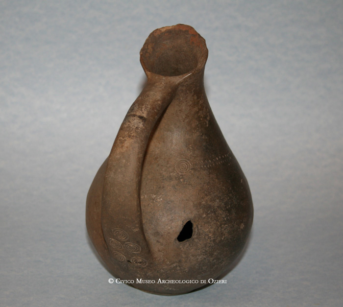 Museo Archeologico di Ozieri - Askòs nuragico (Sala II).