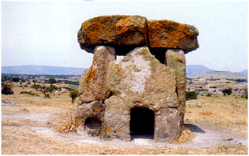Dolmen Sa Coveccada a Mores